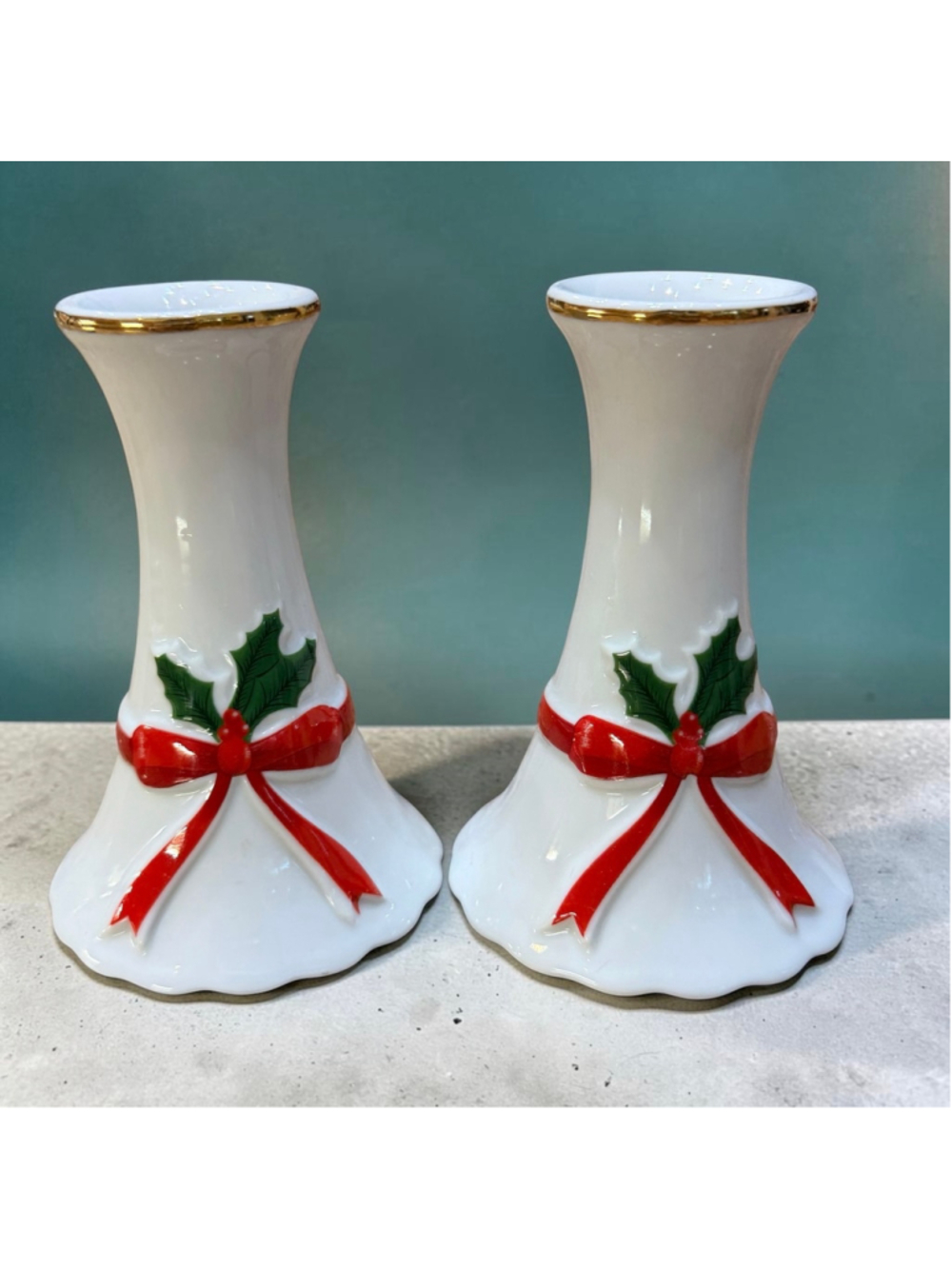 Vintage Mount Clemens Pottery Christmas Holly Ribbon Bud Vases Pair Japan 5”